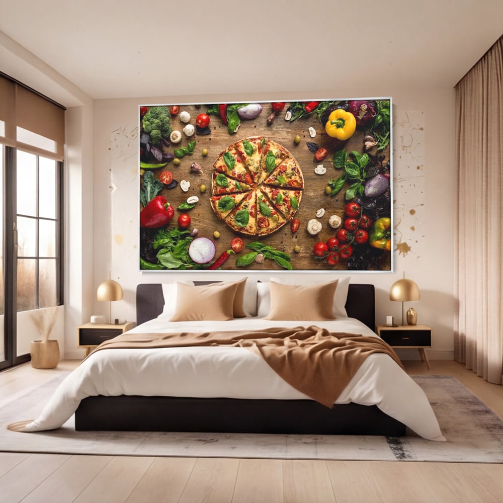 Tablou canvas cu tablou canvas cu pizza si legume, in rama de aluminiu argintiu, pe perete intr-un dormitor